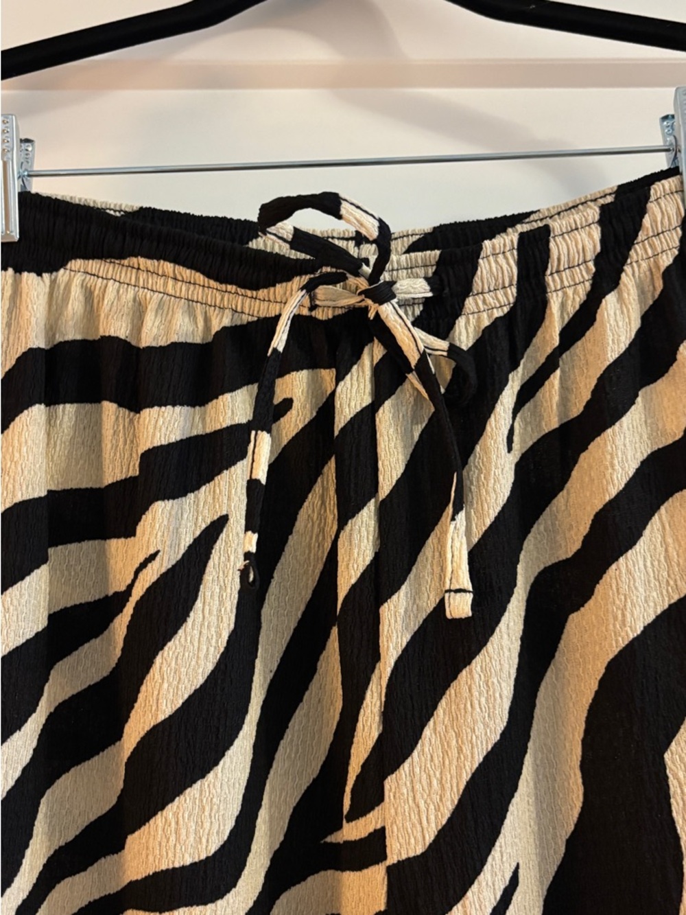 H&M Zebra-Print Wide Leg Pants - Black & Cream - Picture 5 of 6